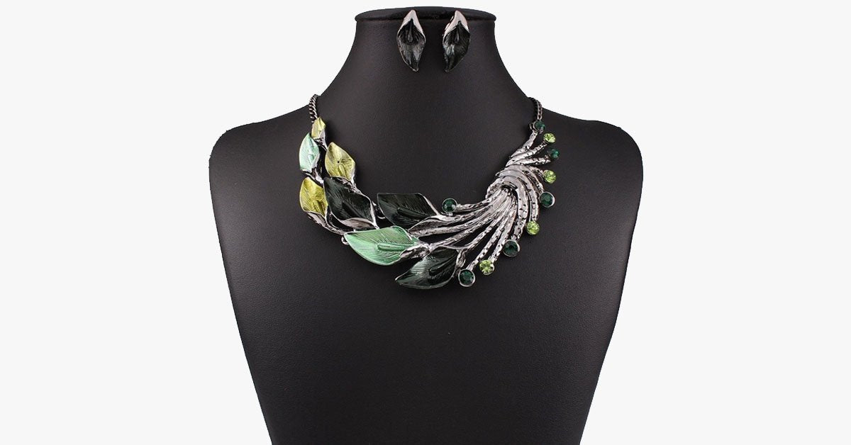 Charming Peacock Necklace – Stuff That You Can Strut!