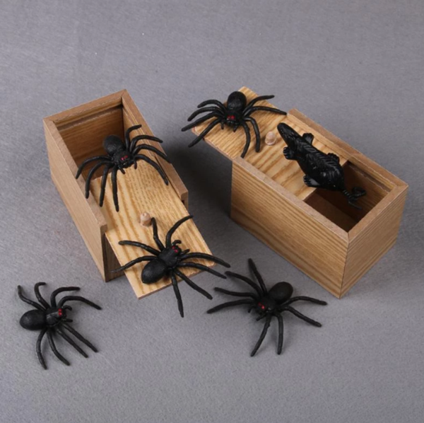 Prank Insect Wooden Scare Box Trick Play Funny Novelties Toys Tricks Spider